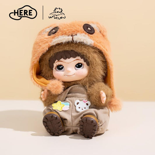 WAKUKU Pandada Collectible figurine in light brown suspenders
